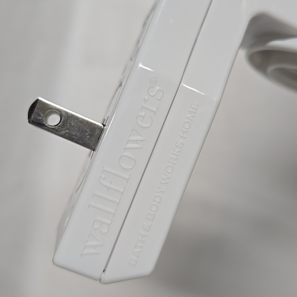 Bath & Body Works Wallflower Snowman  Plugin Diffuser Night Light Glitter CUTE - Picture 11 of 16